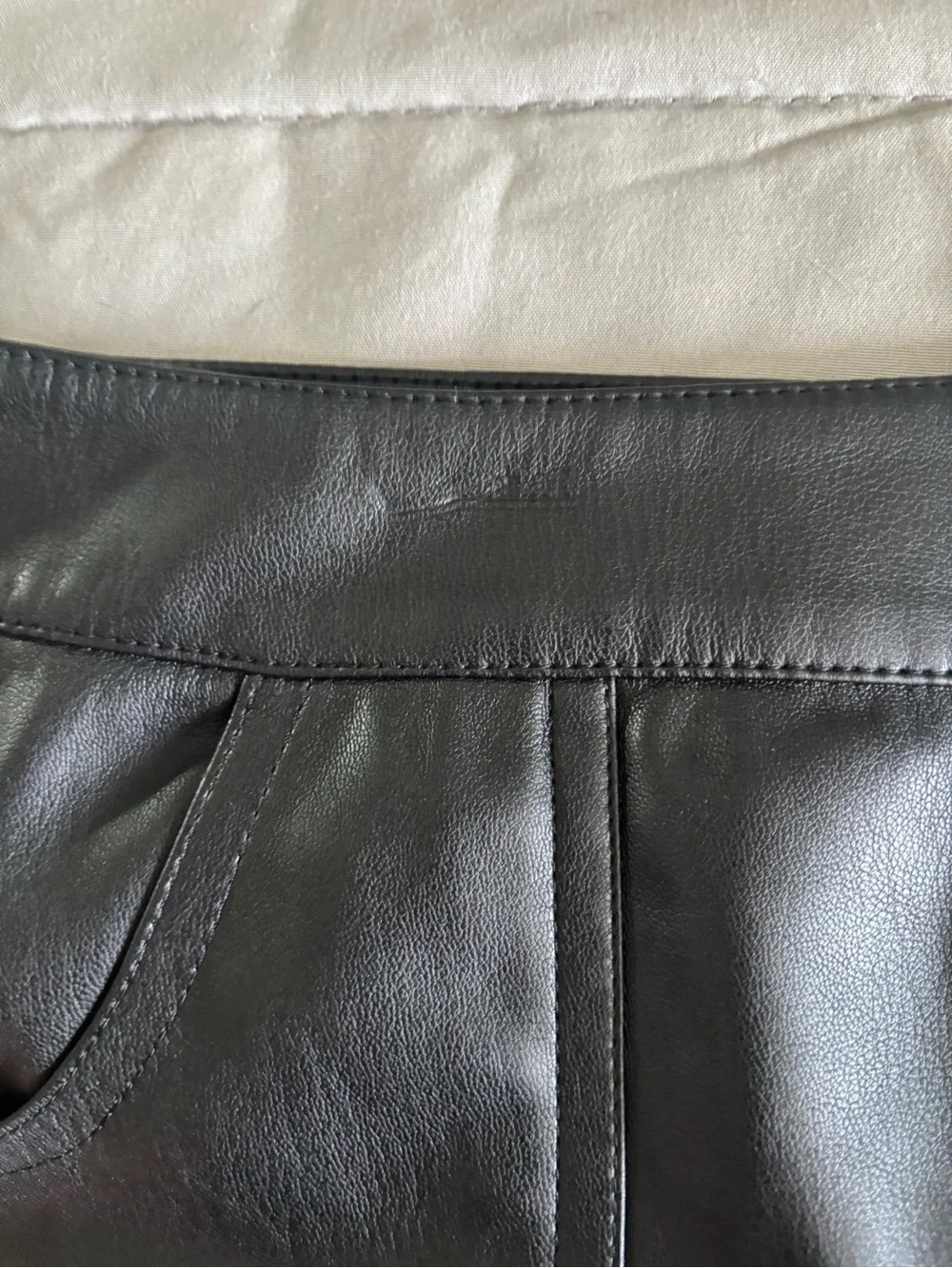 Faux Leather Pencil Skirt in Black_9